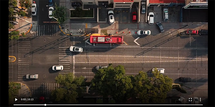 車の流れを上から撮った動画｜Mixkit