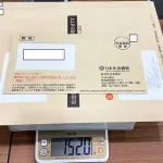 郵便物の合計が150グラムを超える例①（角2が2通、A4三つ折りが1通）