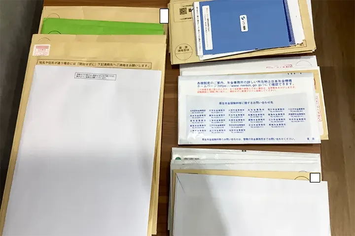 レターパックに郵便物を限界まで詰め込む場合どれくらい入るのか（角2が9通、A4三折が23通、はがき4通）